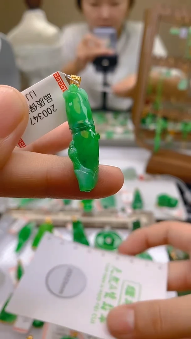 翡翠18K金镶嵌颈饰24小时鉴赏期 超时不退不换