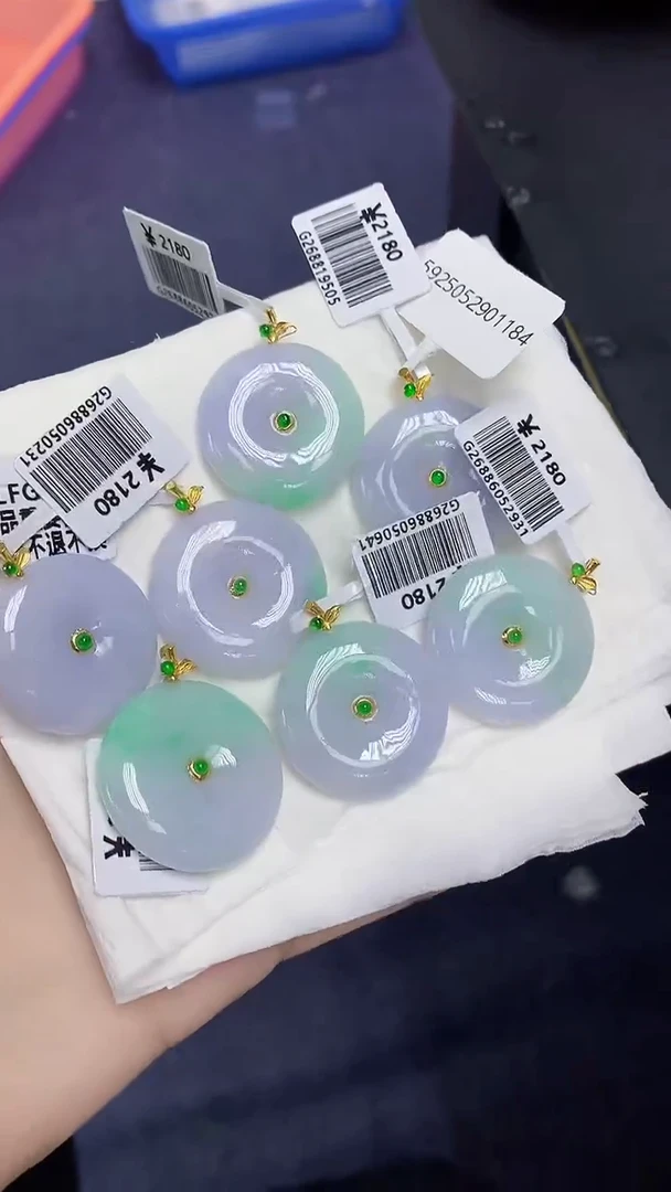 翡翠18K金镶嵌颈饰天然缅甸翡翠A货多样性发其一