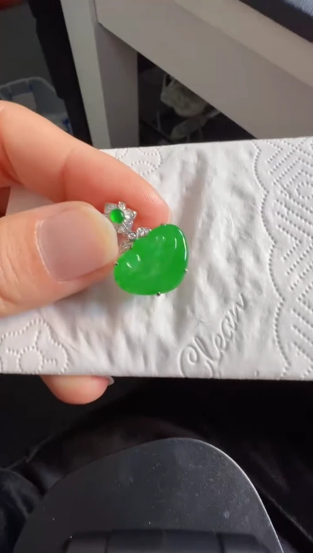 吊坠(不含链)18K金镶嵌翡翠880