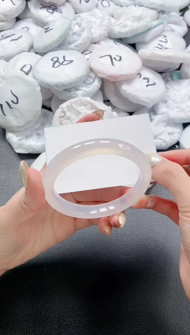 【闪购商品】石英质玉手镯未镶嵌 6L114-60