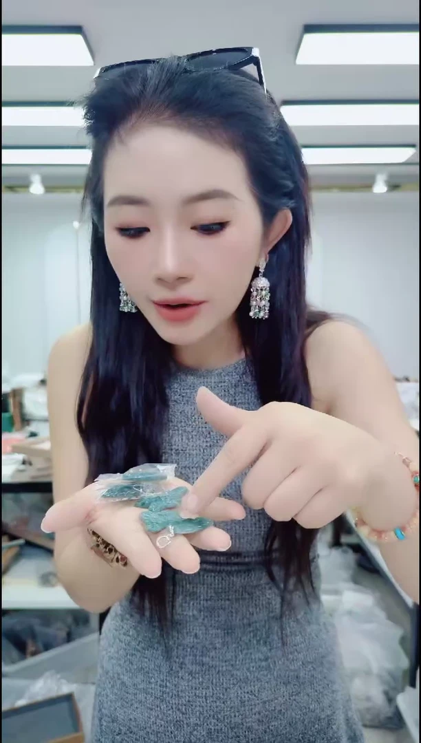 翡翠未镶嵌颈饰2352一包
