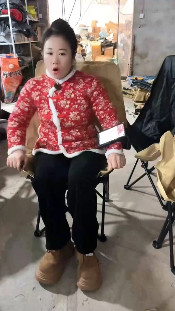 铁生锈  高背月亮椅  颜色随机