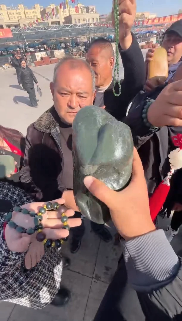 未镶嵌和田玉（糖玉）挂件和田玉