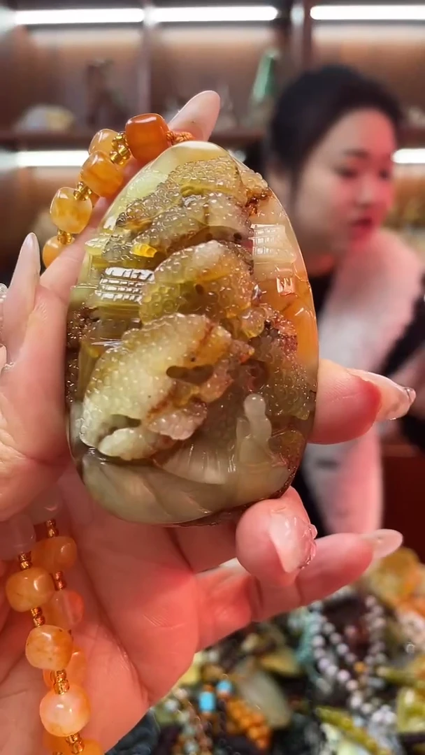 未镶嵌蛇纹石玉吊坠