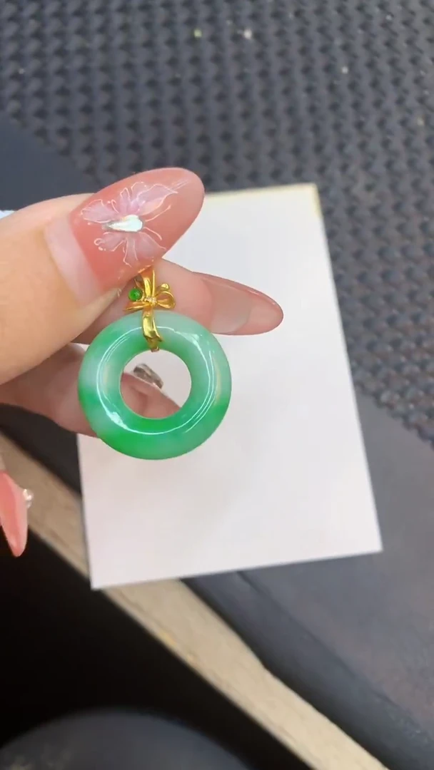 颈饰18K金镶嵌翡翠1