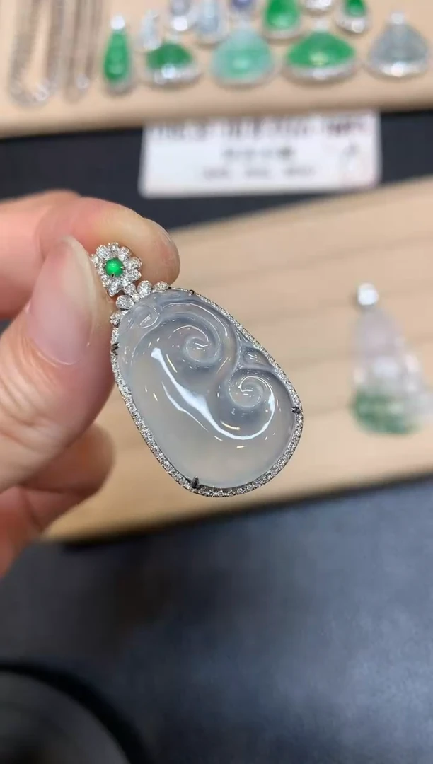 翡翠18K金镶嵌颈饰如意【无服务费】