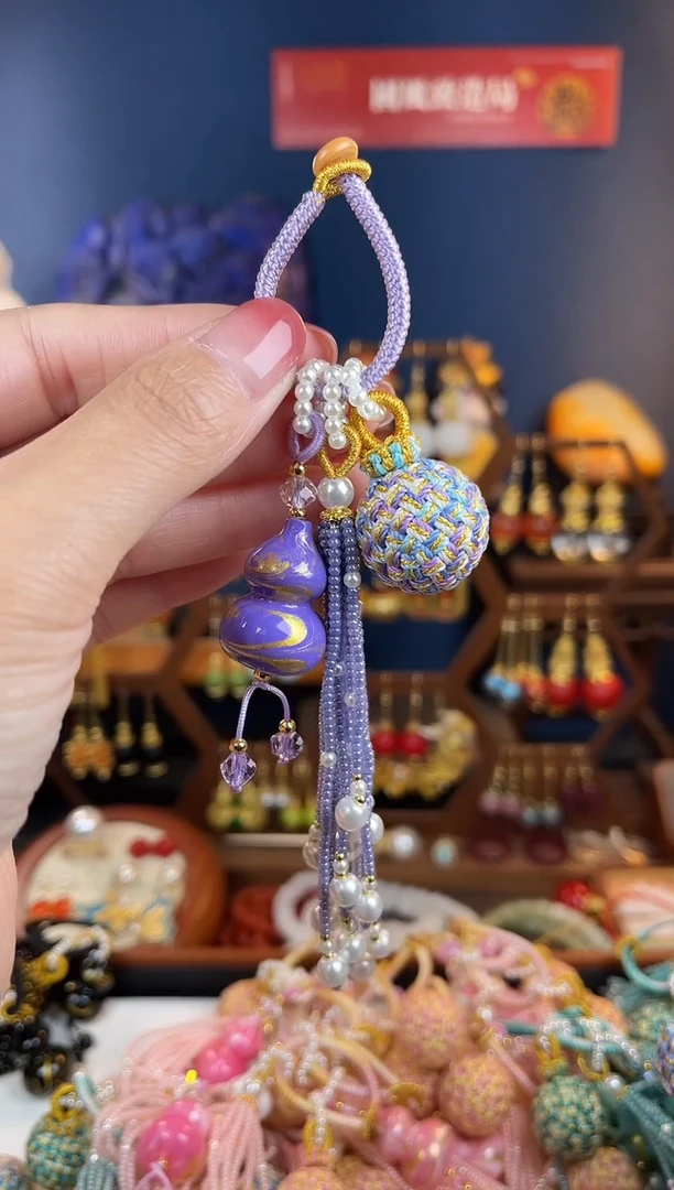 ，82紫色大漆葫芦挂件