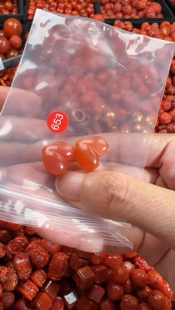 南红玛瑙未镶嵌颈饰1