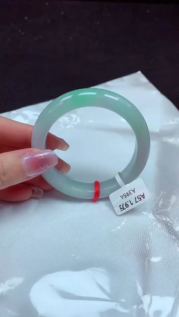 【闪购商品】翡翠手镯未镶嵌镯子57+