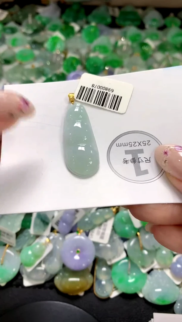 翡翠18K金镶嵌颈饰1111111111111111