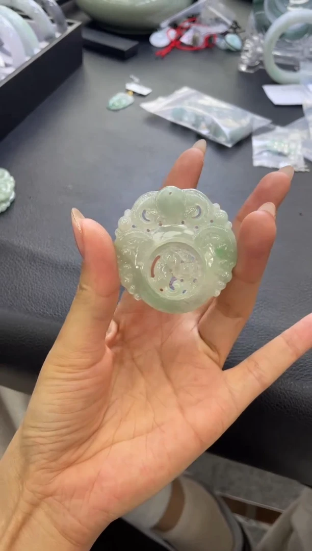 【闪购商品】翡翠吊坠(不含链)未镶嵌时来运转 配绳