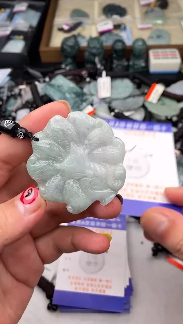 翡翠未镶嵌颈饰 多样性发其一