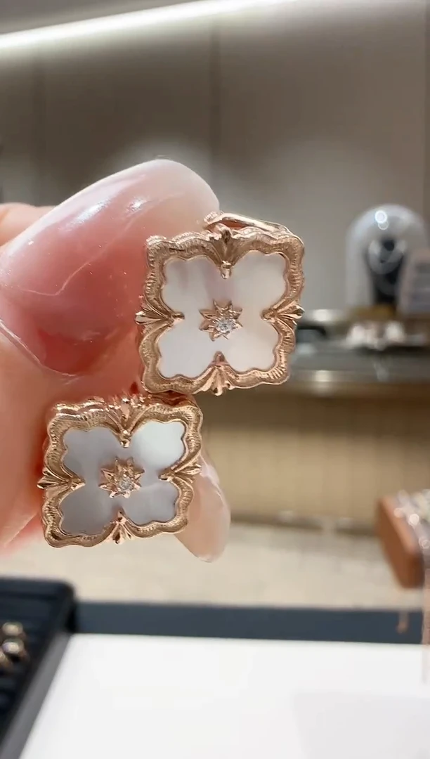 18K金镶嵌贝壳（贝母）耳拍提花白贝耳拍