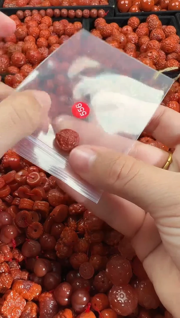 颈饰未镶嵌南红玛瑙1