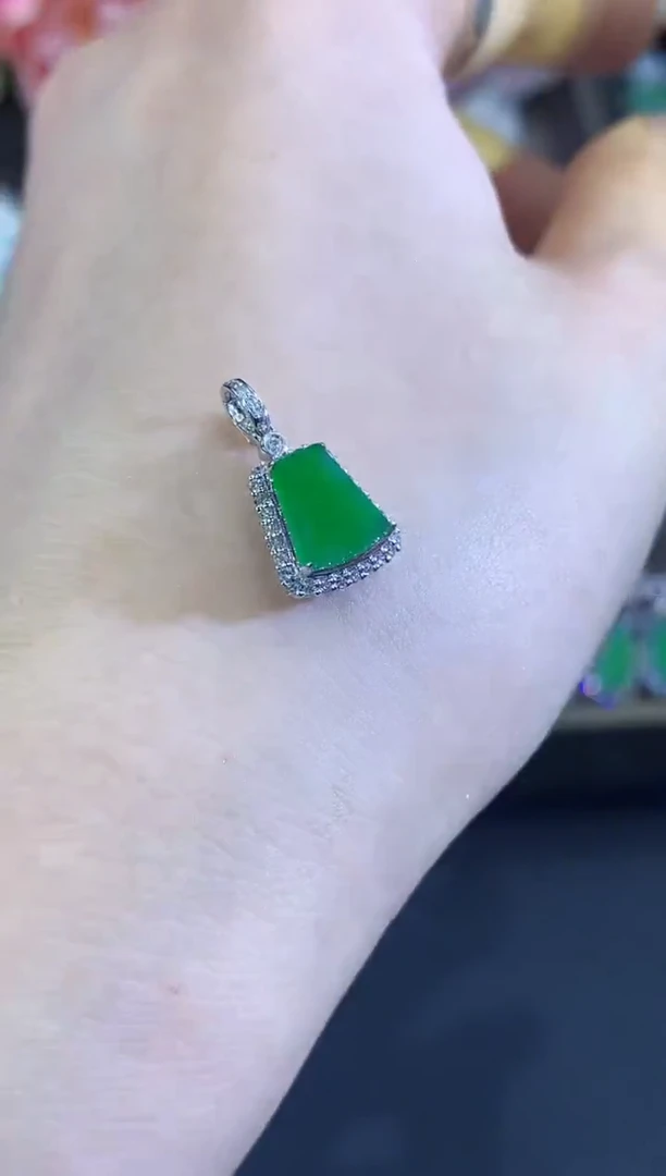 吊坠(不含链)18K金镶嵌翡翠B93