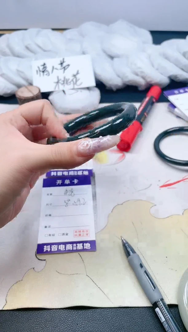 【闪购商品】石英质玉手镯合金428//59.2