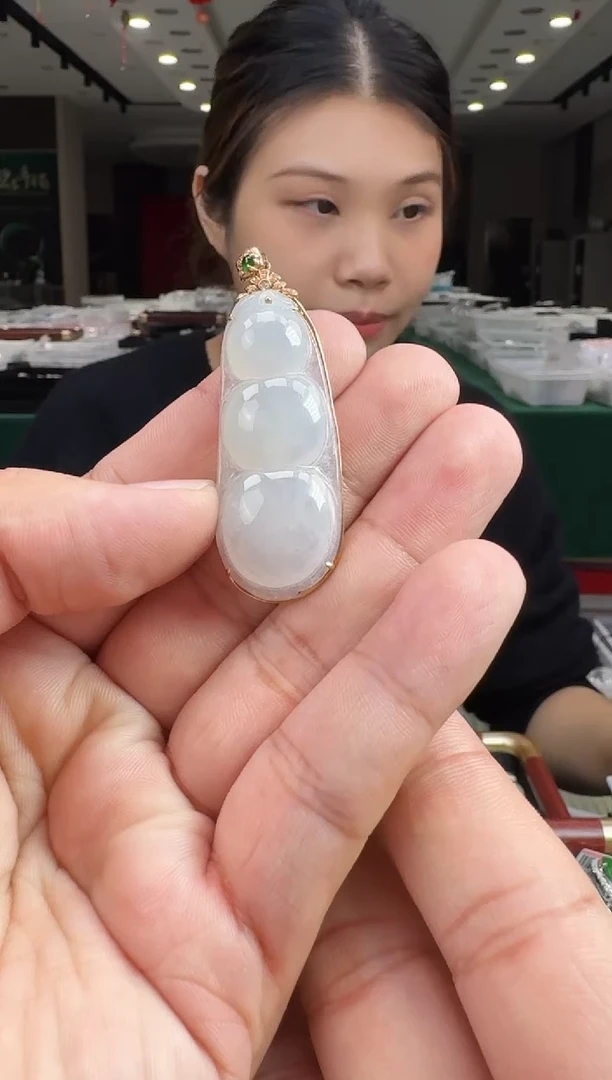 颈饰18K金镶嵌翡翠10296天然翡翠A货【福豆】多样性发一个