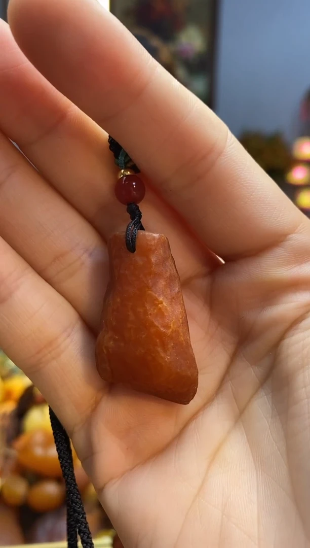 未镶嵌颈饰琥珀吊坠