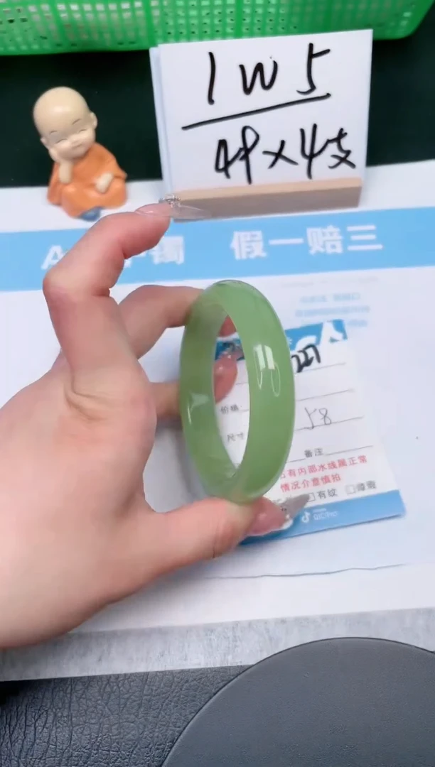 【闪购商品】石英质玉手镯未镶嵌227-58