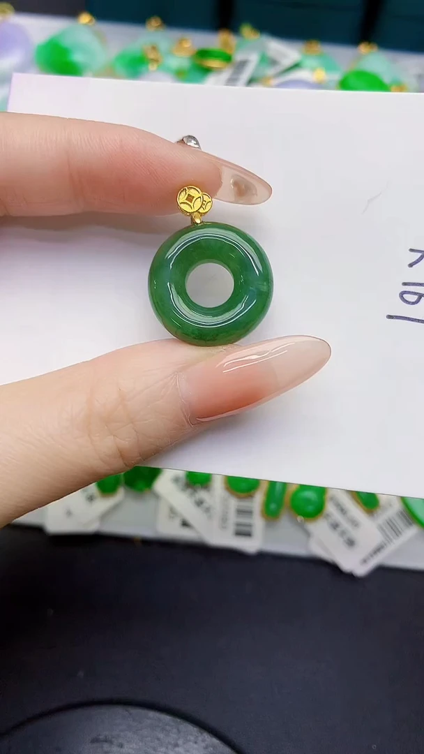 颈饰未镶嵌翡翠缅甸天然翡翠A货