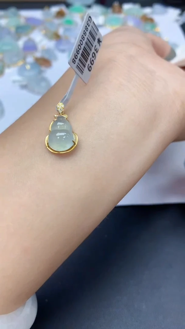 翡翠18K金镶嵌颈饰天然a货翡翠