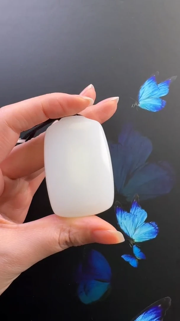 颈饰未镶嵌和田玉吊坠