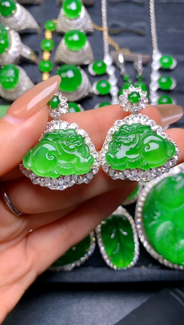 【闪购商品】翡翠吊坠(赠链)银S925镶嵌麒麟吊坠