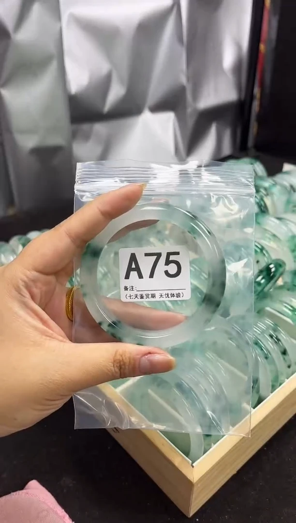 【闪购商品】石英岩玉手镯未镶嵌A75