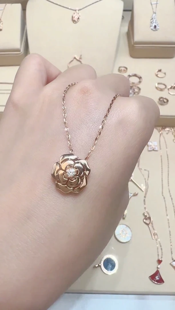 【闪购商品】钻石吊坠(不含链)18K金镶嵌18K金山茶花吊坠