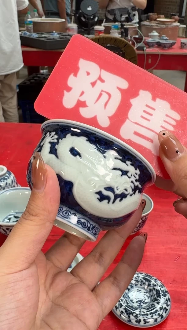 三方器合暗刻龙纹炉式杯