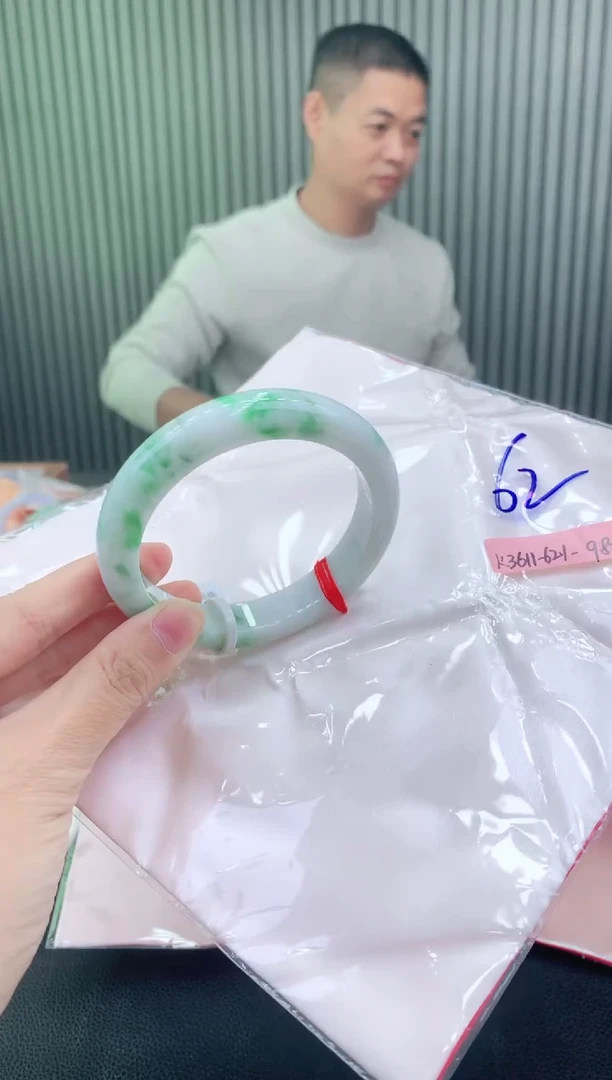 未镶嵌手镯翡翠62圈口