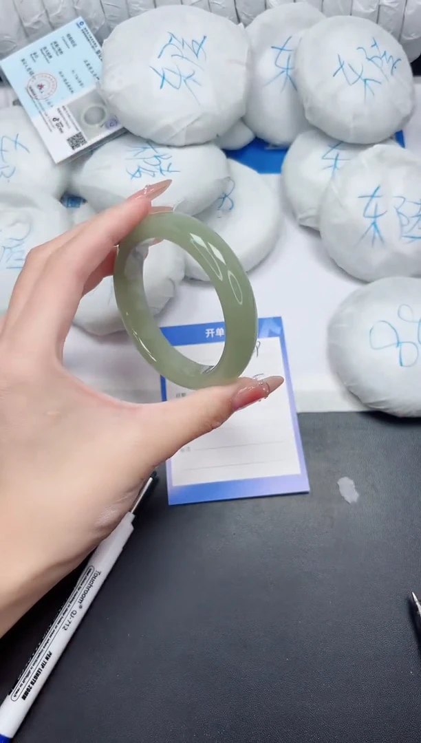 未镶嵌手镯石英质玉149-62.2DK