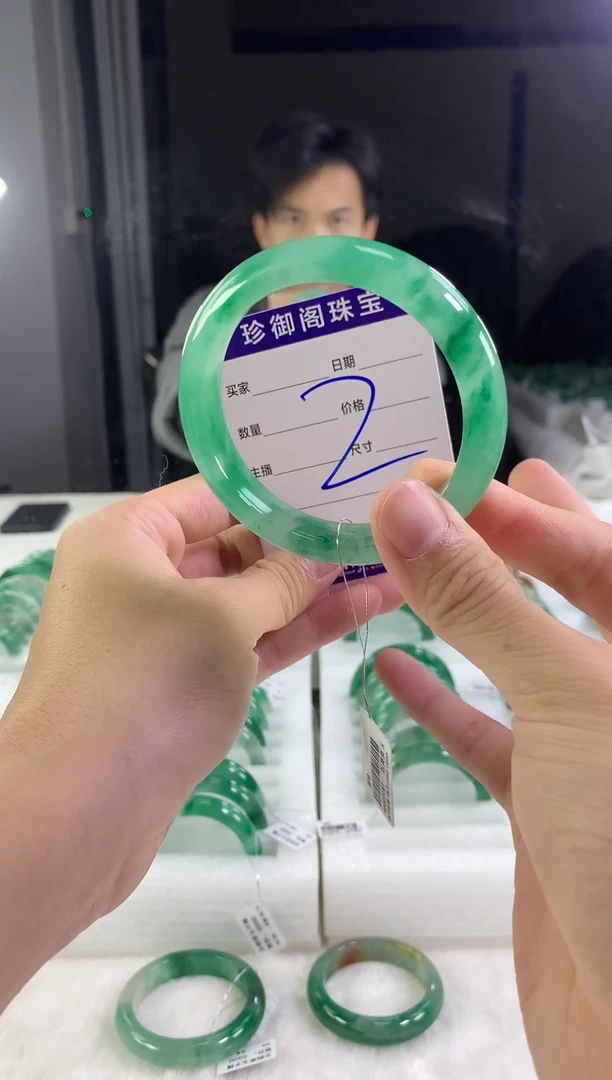 未镶嵌手镯石英质玉（非洲翠）1