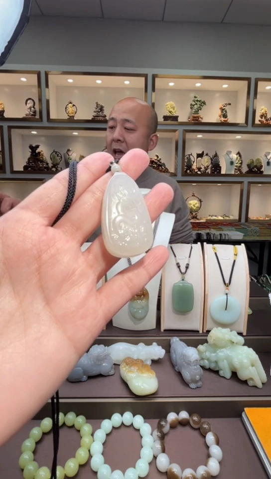 颈饰未镶嵌和田玉苏