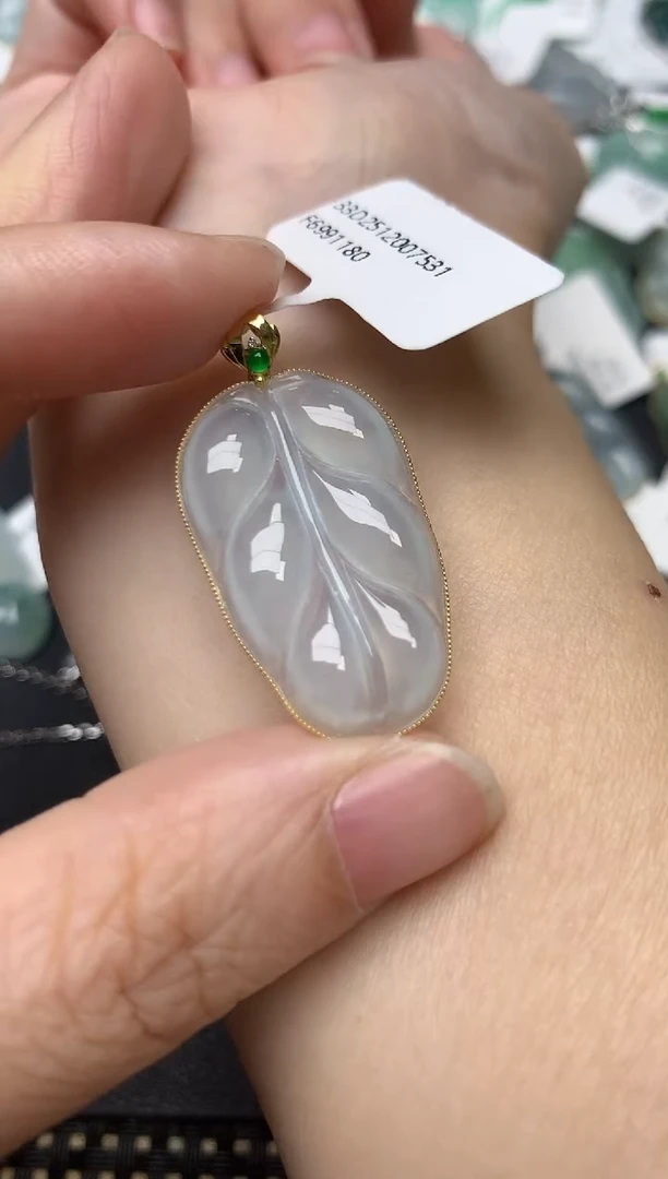 颈饰18K金镶嵌翡翠天然缅甸A货翡翠