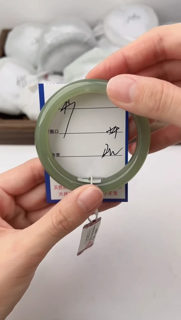 未镶嵌手镯和田玉43颜色微差无瑕疵