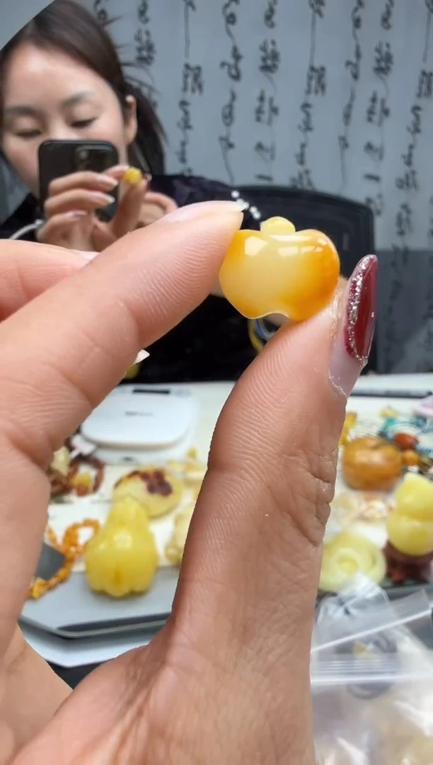 【闪购商品】琥珀裸石未镶嵌配饰