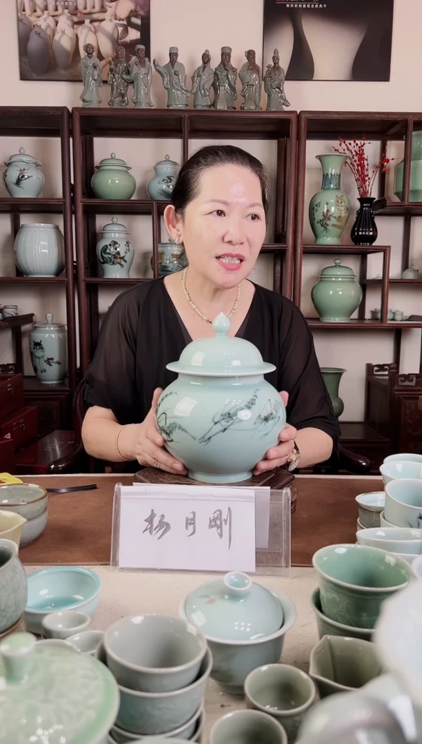 釉中彩 虾画 将军罐B