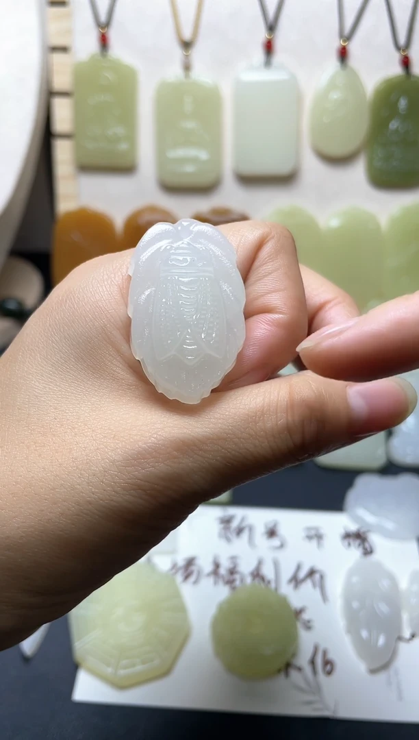 布纵****行新疆天然昆仑一鸣惊人
