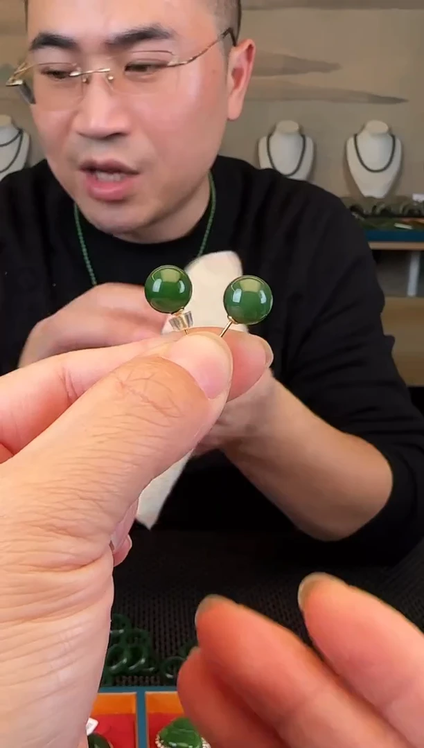 未镶嵌和田玉耳饰卡10