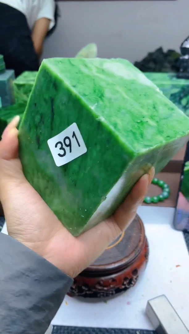 和田玉（碧玉）未镶嵌珠宝半成品1