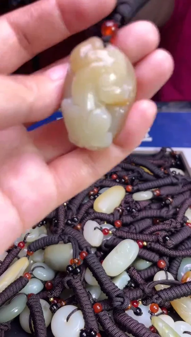 未镶嵌和田玉挂件1