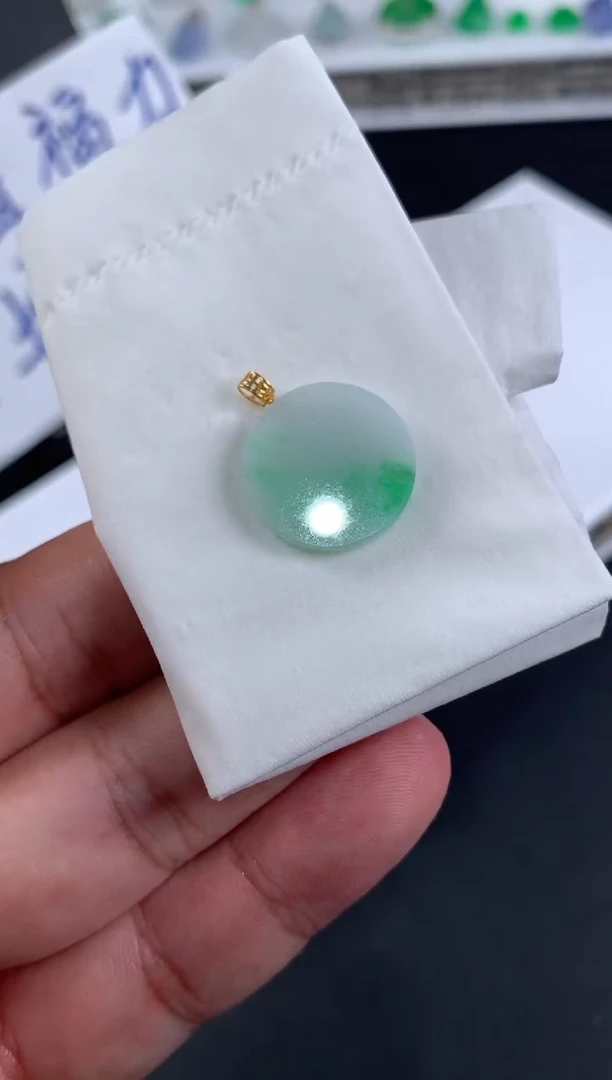 颈饰18K金镶嵌翡翠清**旧翡翠