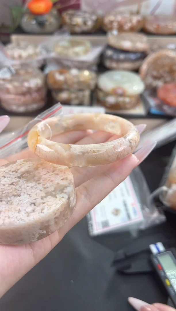 未镶嵌手镯石英质玉54