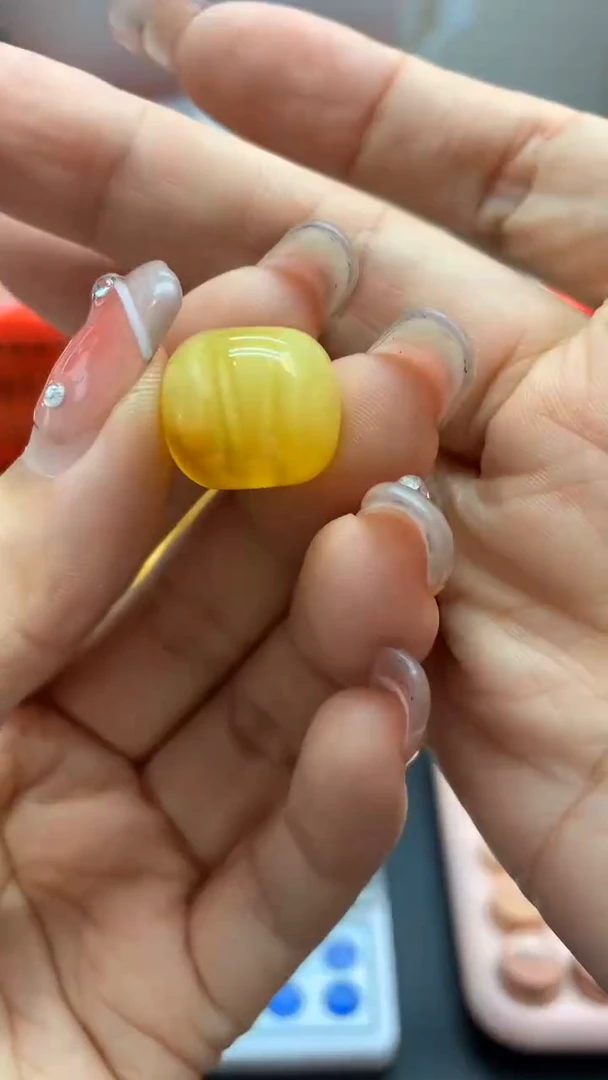 未镶嵌琥珀珠宝奇石2001