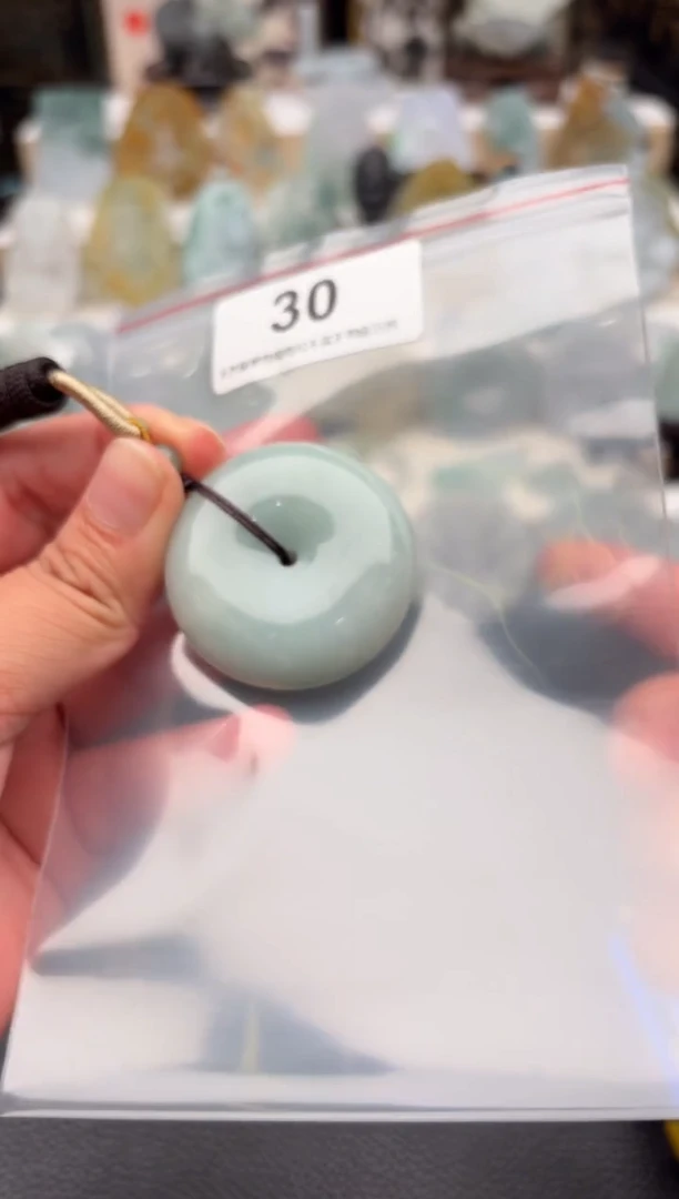 翡翠未镶嵌颈饰天然翡翠吊坠30