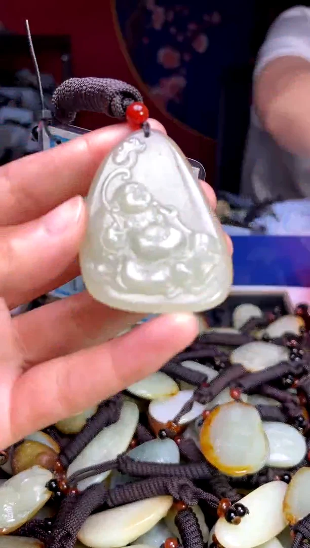 和田玉未镶嵌颈饰1