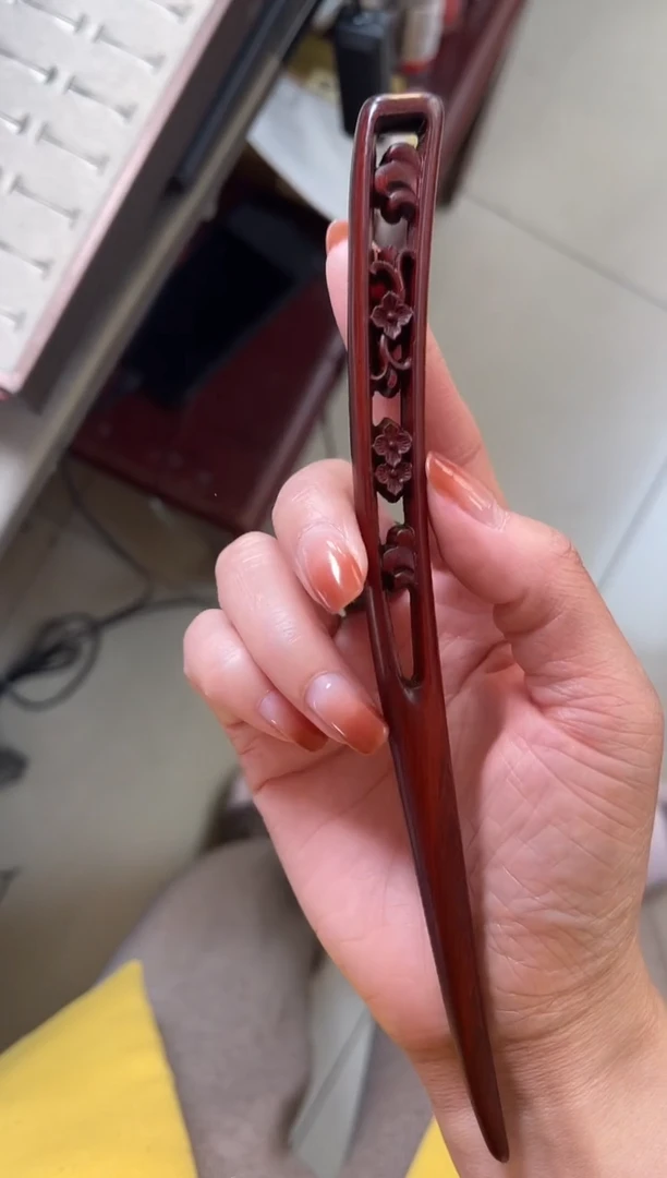 【闪购商品】染料紫檀（血檀）其他卷草纹发簪