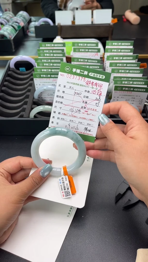 【闪购商品】翡翠手镯（圆镯）未镶嵌多人