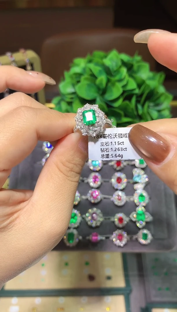 18K金镶嵌戒指祖母绿1.15ct